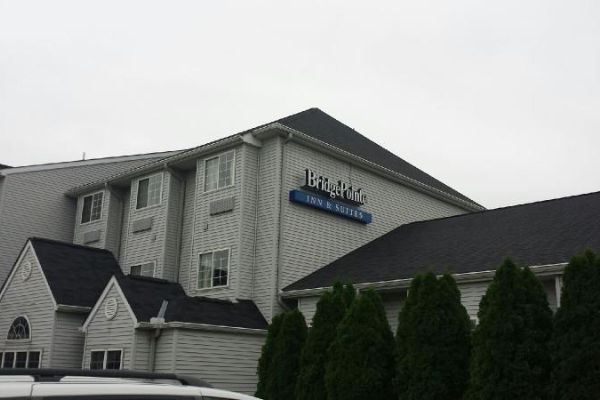 Owens Downtown Toledo BridgePointe Inn & Suites By Hollywood Casino (Northwood)